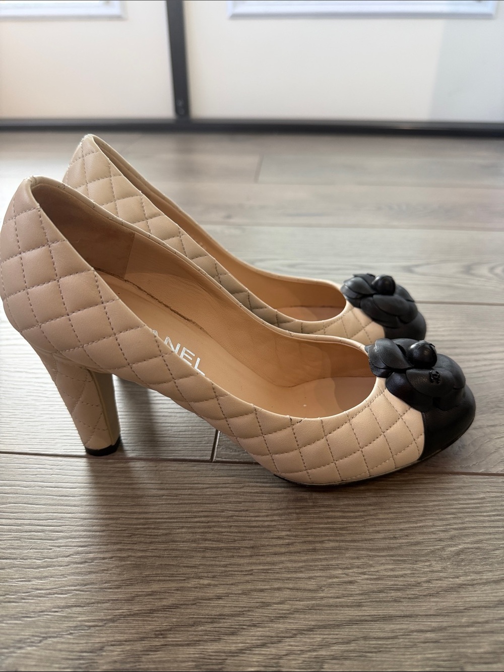 CHANEL Quilted Camellia Cap-Toe Pumps in Cream and Black - Picture 4 of 6